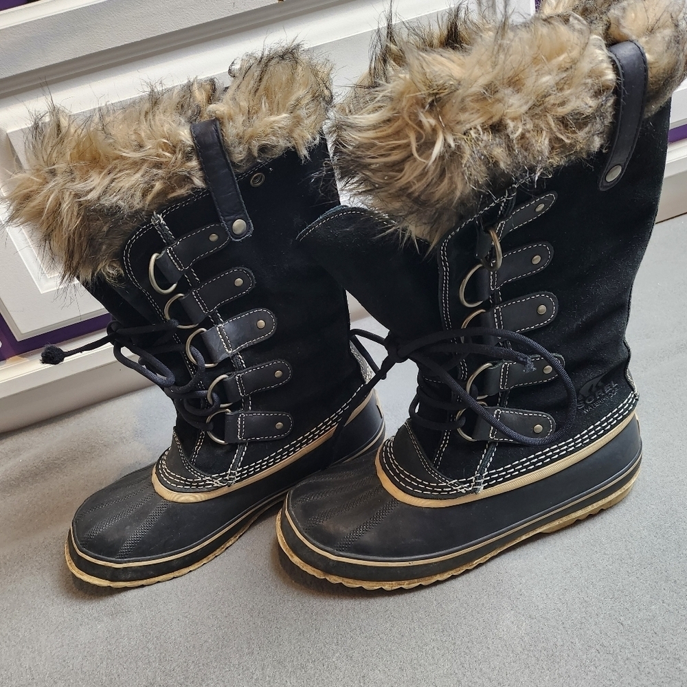 Sorel Joan of Artic Boot - winter boot cold weather snow boot - Size 9